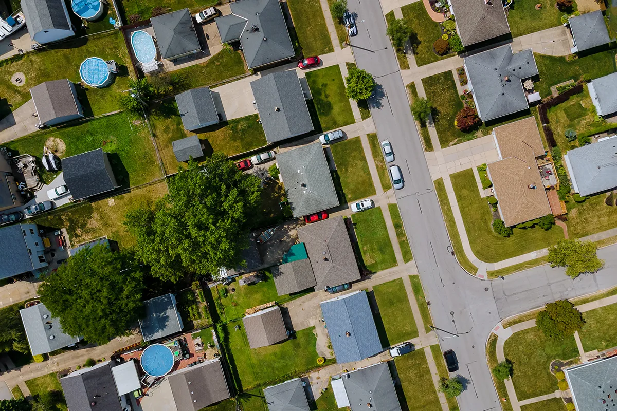 Aerial view of a suburban neighborhood in the US. Ideal for Canadian investors buying or financing US properties with Streetwise Global Capital.