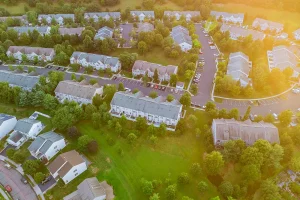 Aerial view of a suburban neighborhood showcasing real estate property opportunities in the US, ideal for Canadian investors.